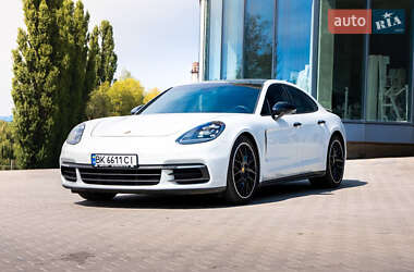 Фастбэк Porsche Panamera 2017 в Киеве