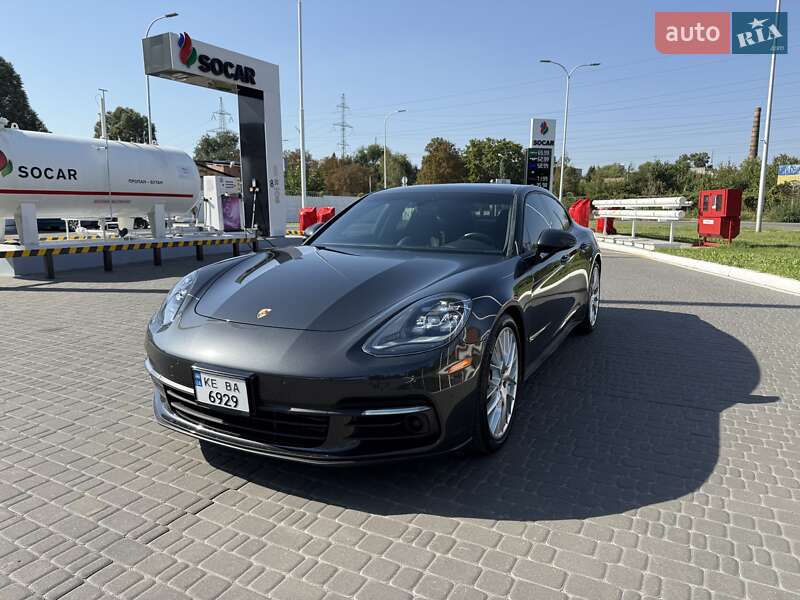 Фастбэк Porsche Panamera 2018 в 
