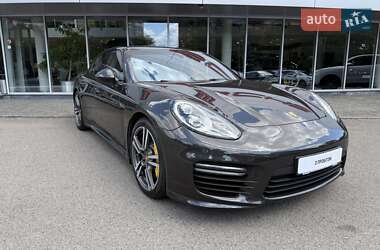 Фастбэк Porsche Panamera 2013 в 