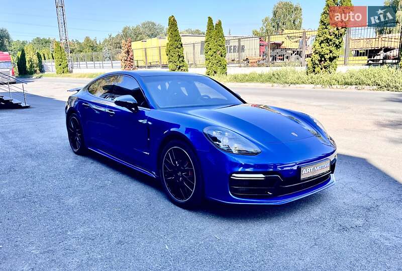 Фастбэк Porsche Panamera 2018 в Киеве
