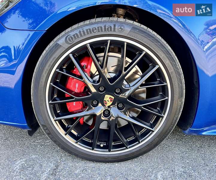 Фастбэк Porsche Panamera 2018 в Киеве
