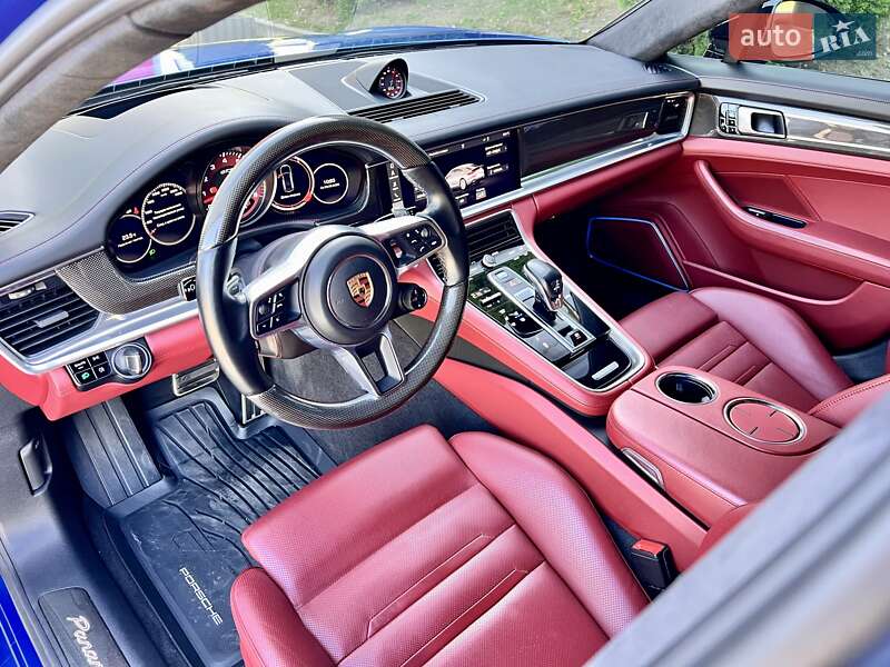 Фастбэк Porsche Panamera 2018 в Киеве