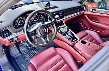 Фастбэк Porsche Panamera 2018 в 