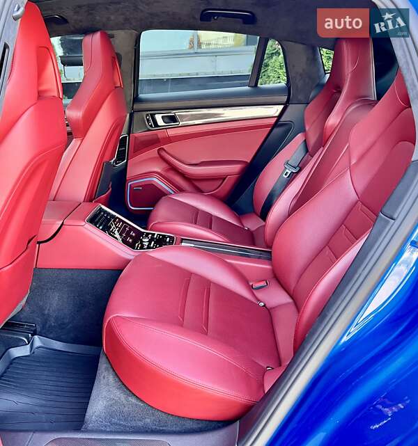 Фастбэк Porsche Panamera 2018 в Киеве