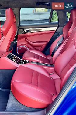 Фастбэк Porsche Panamera 2018 в 