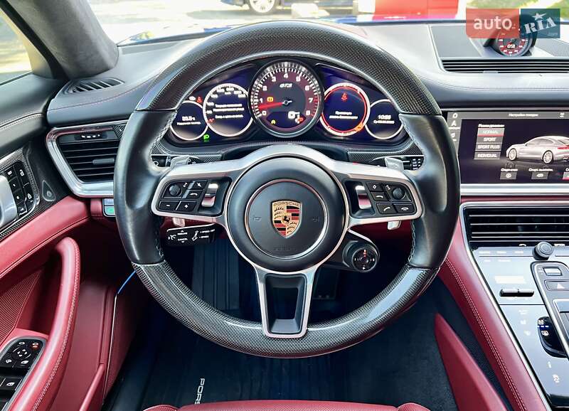 Фастбэк Porsche Panamera 2018 в Киеве