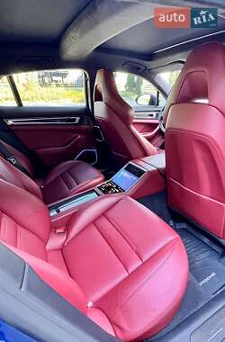 Фастбэк Porsche Panamera 2018 в 
