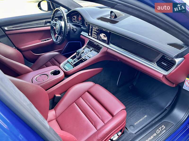 Фастбэк Porsche Panamera 2018 в Киеве