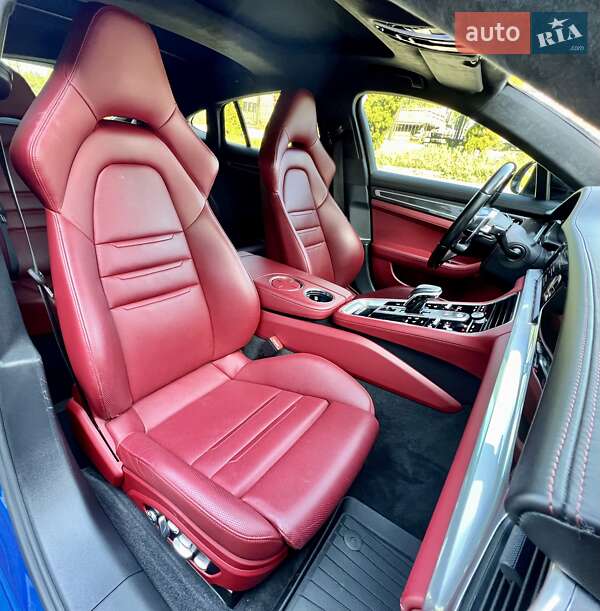 Фастбэк Porsche Panamera 2018 в Киеве