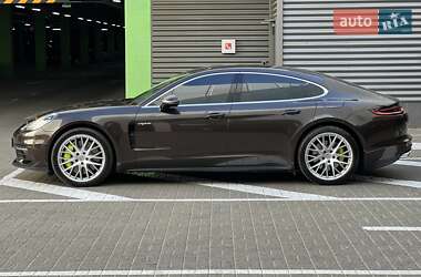 Фастбэк Porsche Panamera 2019 в 