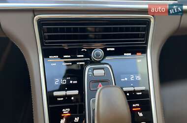 Фастбэк Porsche Panamera 2019 в 