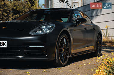 Фастбэк Porsche Panamera 2020 в 