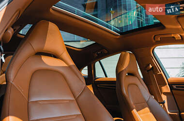 Фастбэк Porsche Panamera 2020 в 