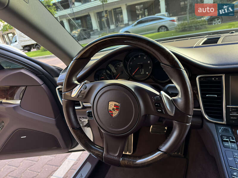 Фастбэк Porsche Panamera 2013 в Киеве