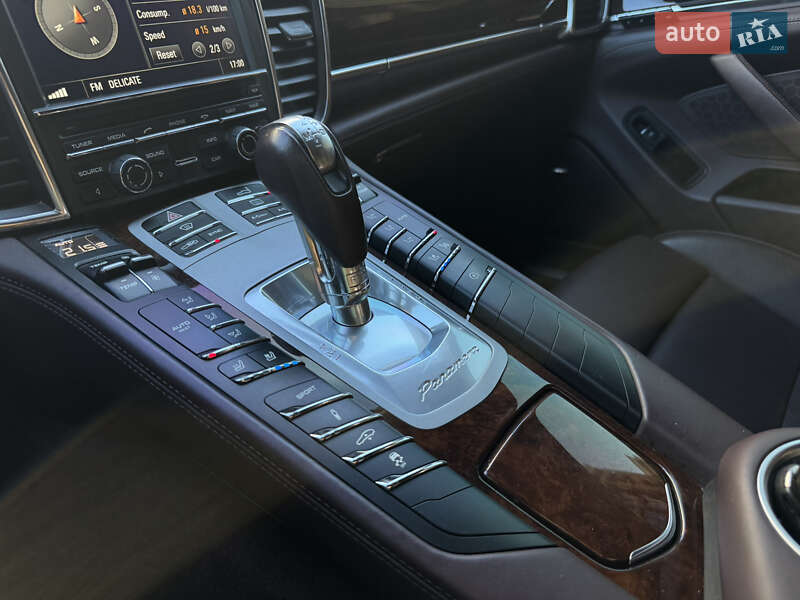 Фастбэк Porsche Panamera 2013 в Киеве