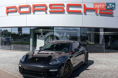 Фастбек Porsche Panamera 2019 в Києві