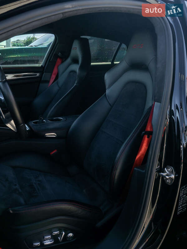 Фастбэк Porsche Panamera 2019 в Киеве