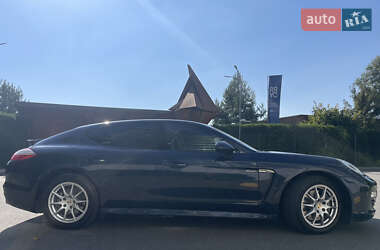 Фастбэк Porsche Panamera 2012 в 