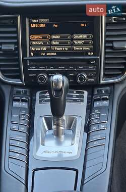 Фастбэк Porsche Panamera 2011 в 