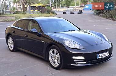 Фастбэк Porsche Panamera 2011 в 