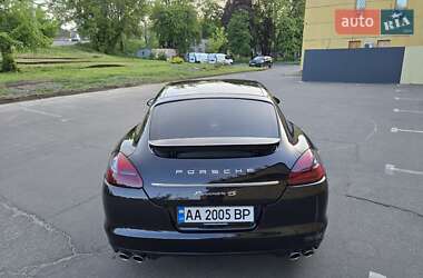 Фастбэк Porsche Panamera 2011 в 