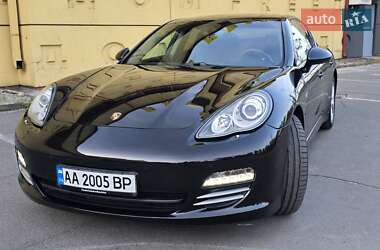 Фастбэк Porsche Panamera 2011 в 