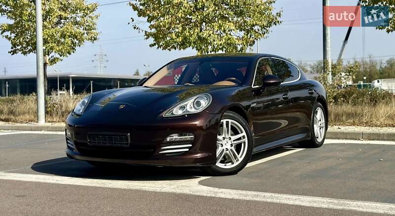 Фастбек Porsche Panamera 2010 в Києві