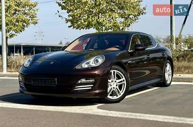 Фастбек Porsche Panamera 2010 в 