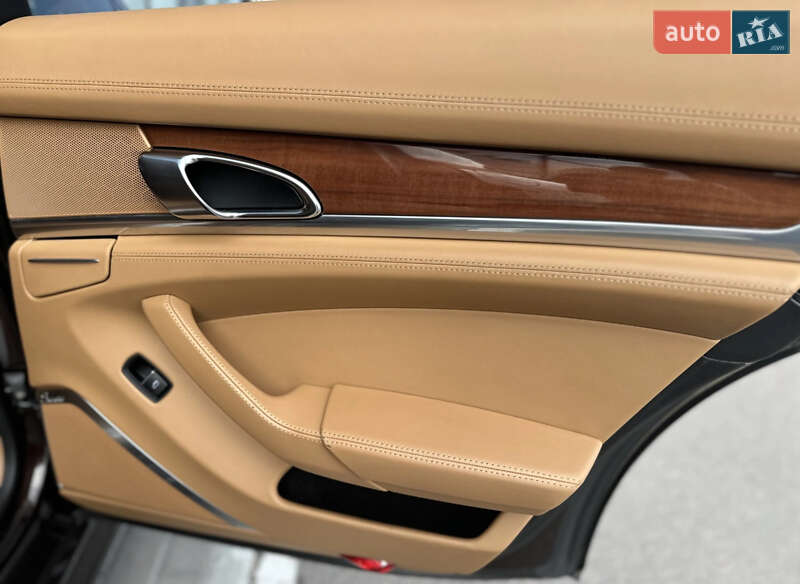 Фастбек Porsche Panamera 2010 в Києві