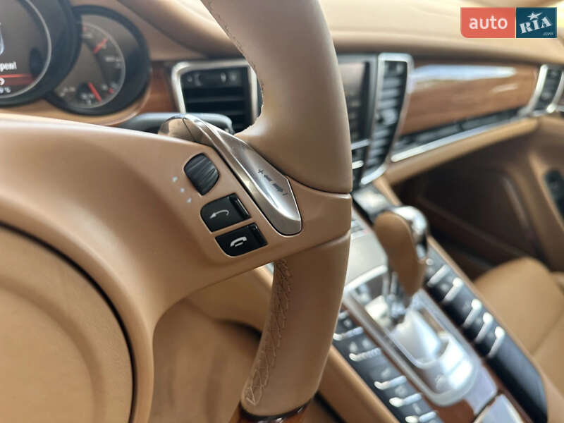 Фастбек Porsche Panamera 2010 в Києві