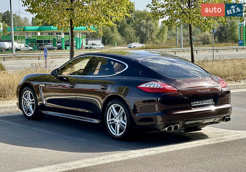 Фастбек Porsche Panamera 2010 в Києві
