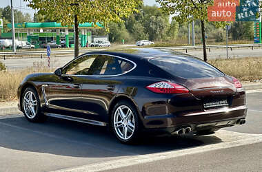 Фастбек Porsche Panamera 2010 в 