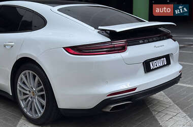 Фастбэк Porsche Panamera 2019 в 