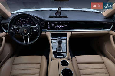 Фастбэк Porsche Panamera 2019 в 