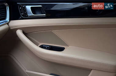 Фастбэк Porsche Panamera 2019 в 