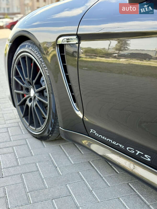 Фастбэк Porsche Panamera 2012 в Киеве