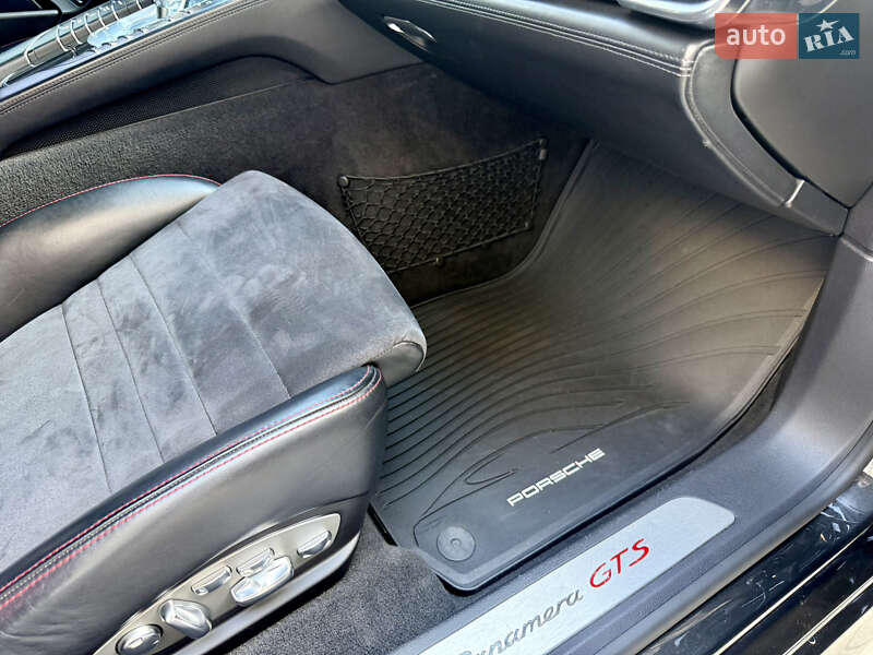 Фастбэк Porsche Panamera 2012 в Киеве