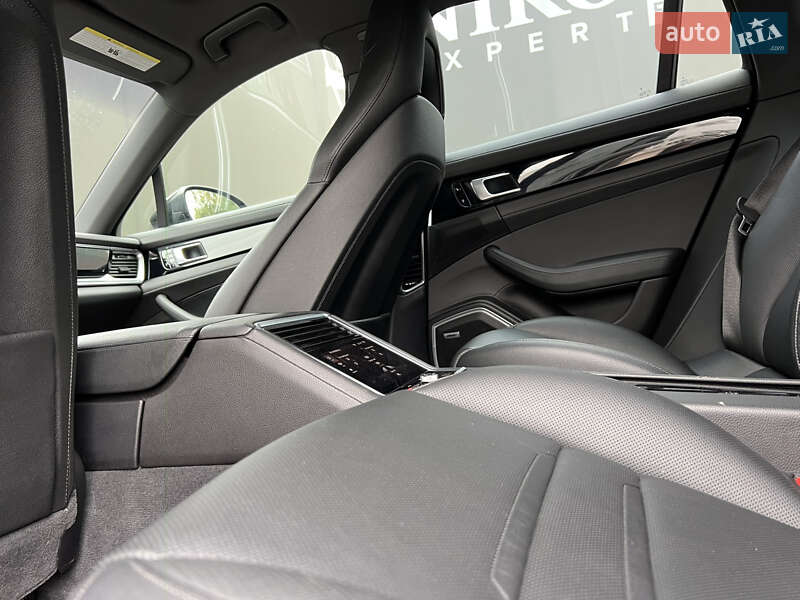 Фастбэк Porsche Panamera 2017 в Львове