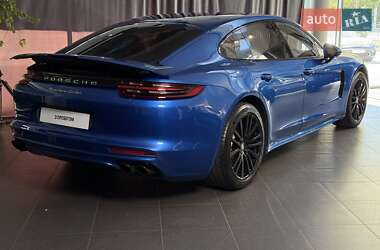 Фастбэк Porsche Panamera 2018 в 