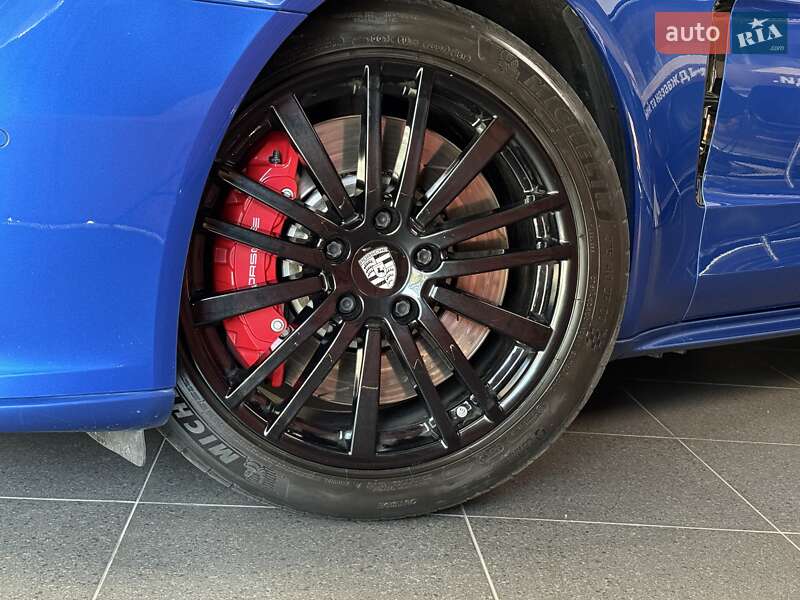 Фастбэк Porsche Panamera 2018 в Днепре