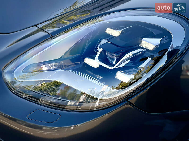 Фастбэк Porsche Panamera 2018 в Киеве фото 9 Фастбэк Porsche Panamera 2018 в Киеве
