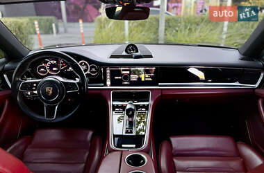 Фастбэк Porsche Panamera 2018 в 