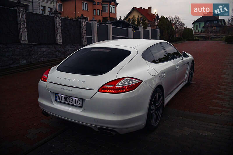 Фастбэк Porsche Panamera 2012 в Коломые