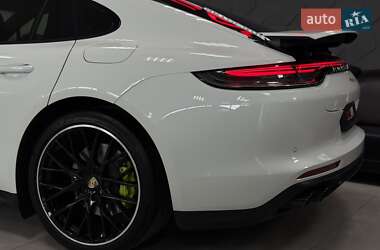 Фастбэк Porsche Panamera 2020 в 