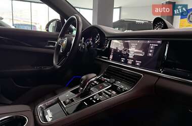 Фастбэк Porsche Panamera 2020 в 