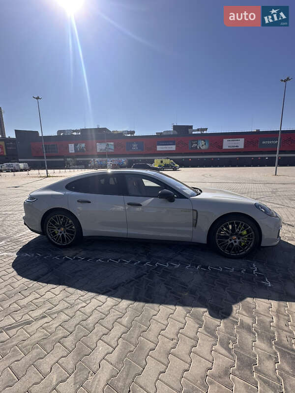 Фастбэк Porsche Panamera 2022 в Киеве