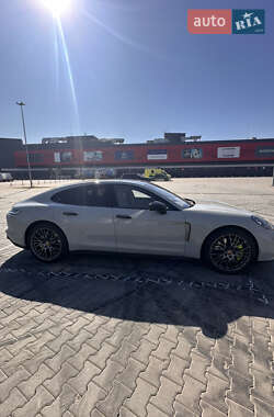 Фастбэк Porsche Panamera 2022 в 