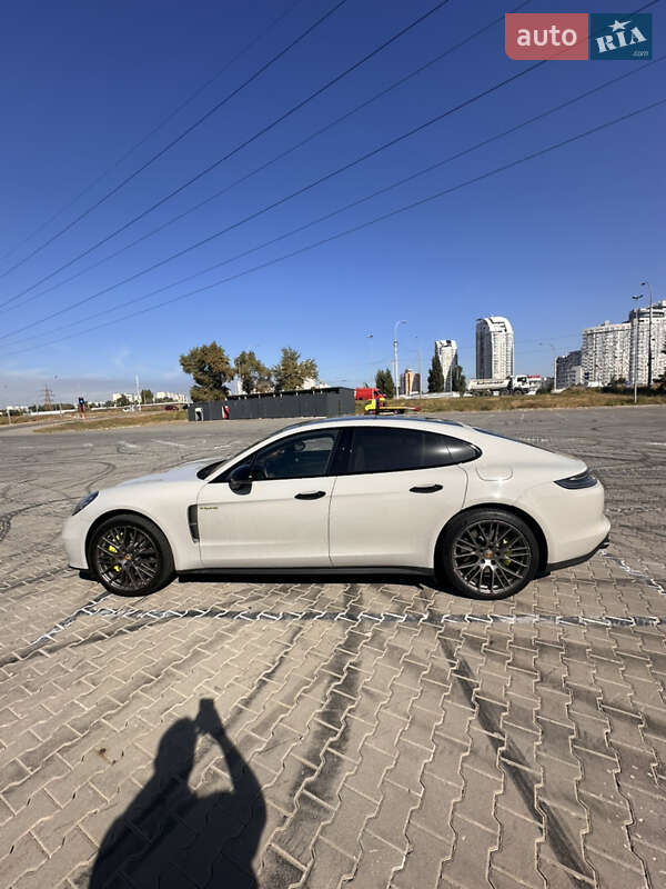Фастбэк Porsche Panamera 2022 в Киеве