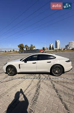 Фастбэк Porsche Panamera 2022 в 