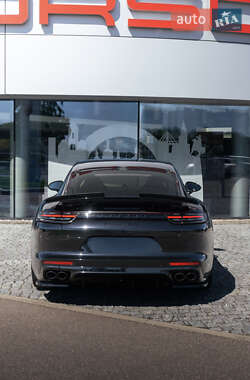 Фастбэк Porsche Panamera 2019 в 